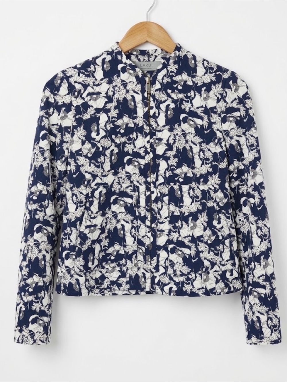 Zara Navy and White Floral Quilted Blazer